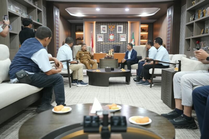 Wali Kota Makassar, Munafri Arifuddin dengan pihak manajemen PLN UID Sulselrabar untuk melakukan audiensi di Kantor Balai Kota Makassar, Selasa (1/9/2026)