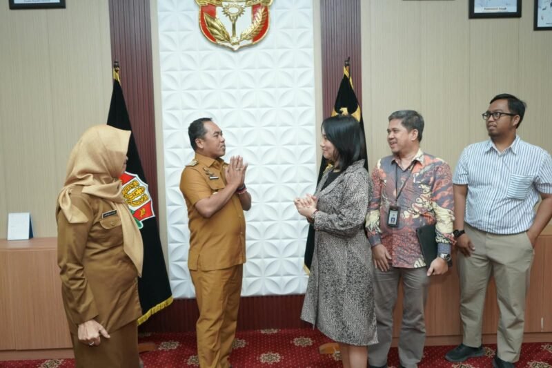 Bupati Wajo, Andi Rosman, menerima kunjungan perwakilan Badan Pemeriksa Keuangan (BPK) Perwakilan Provinsi Sulawesi Selatan di Ruang Kerja Bupati Wajo, Selasa (1/9/2026)
