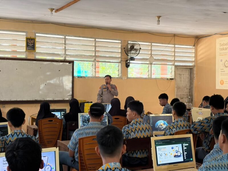 Dalam rangka meningkatkan pemahaman dan literasi digital di kalangan pelajar, telah dilaksanakan kegiatan Program Edukasi Paham Artificial Intelligence (AI) bagi siswa SMA/SMK sederajat, Rabu (02/09/2026)