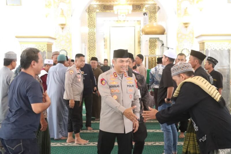 Kapolres Wajo AKBP Douglas Mahendrajaya  bersama pejabat utama (PJU) Polres Wajo melaksanakan touring menuju Kecamatan Belawa, Kabupaten Wajo, Sulawesi Selatan, Jumat (4/9/2026)