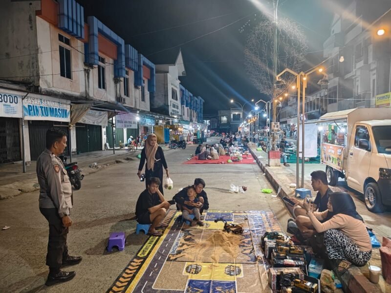 Kepolisian Sektor (Polsek) Pitumpanua meningkatkan kegiatan patroli malam hari untuk mengantisipasi gangguan keamanan dan ketertiban masyarakat (kamtibmas) serta tindak kriminalitas di wilayah hukumnya