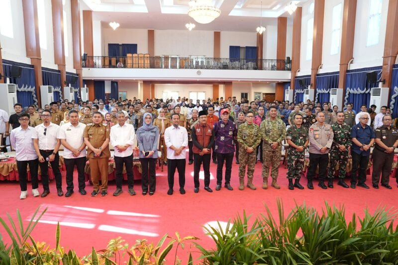 Wali Kota Makassar Munafri Arifuddin menghadiri Rapat Koordinasi Persiapan Kunjungan Kerja Presiden Republik Indonesia Prabowo Subianto di Provinsi Sulawesi Selatan di Aula Asta Cita Rumah Jabatan Gubernur Sulawesi Selatan, Makassar, Selasa (15/9/2026)