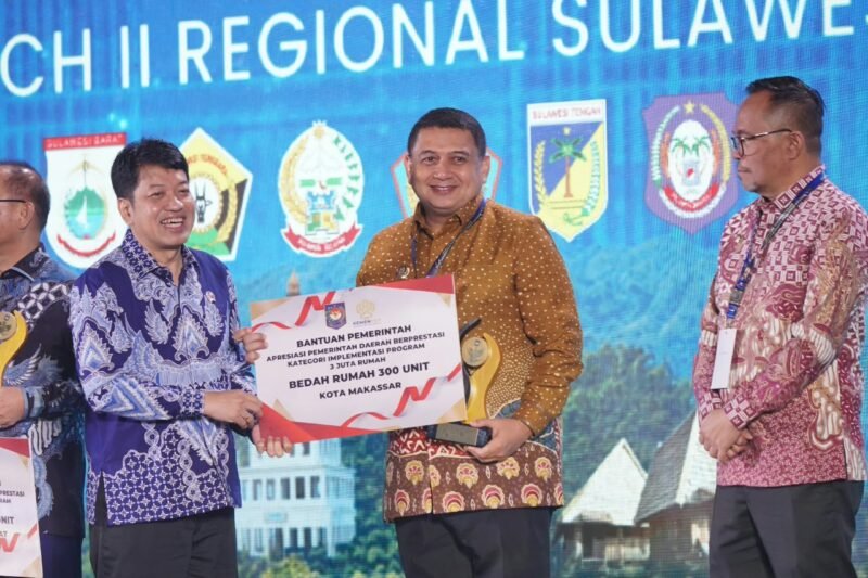 Wali Kota Makassar, Munafri Arifuddin meraih dua penghargaan dalam Malam Apresiasi Pemerintah Daerah Berprestasi 2026 Batch II Regional Sulawesi di Hotel Claro Makassar, Jumat (18/9/2026) malam