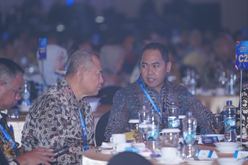 Bupati Wajo, Andi Rosman menghadiri kegiatan rapat koordinasi percepatan pertumbuhan ekonomi dan malam apresiasi yang digelar Kementerian Dalam Negeri (Kemendagri) di Hotel Claro Makassar, Jl AP Pettarani, Kecamatan Tamalate, Kota Makassar, Sulsel, Jumat (18/9/2026) malam