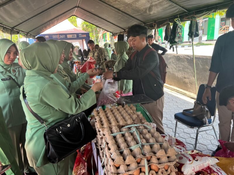 Kodim 1406/Wajo menggelar kegiatan Bakti Sosial (Baksos) berupa bazar pasar murah yang berlangsung di Lapangan Makodim 1406/Wajo, Jalan Kejaksaan No. 55, Kelurahan Bulupabbulu, Kecamatan Tempe, Kabupaten Wajo, Selasa (22/9/2026)