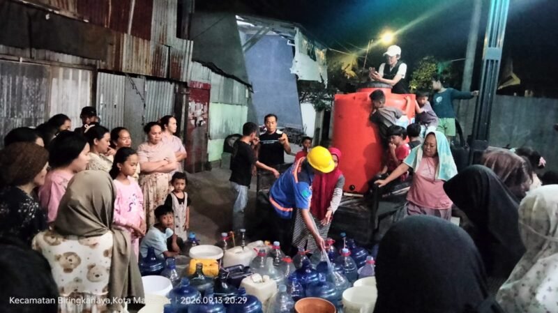 Perusahaan Umum Daerah Air Minum (PDAM) Kota Makassar melakukan penyaluran bantuan air bersih secara gratis di 9 wilayah Kecamatan, Selasa (22/9/2026)