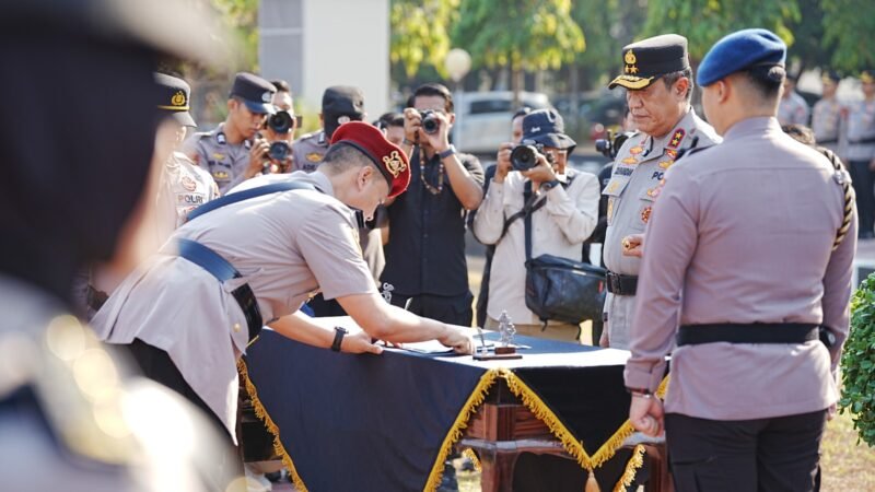 Kapolda Sulawesi Selatan Irjen Pol. Djuhandhani Rahardjo Puro, S.H., M.H., memimpin langsung Upacara Sertijab Kapolres Tana Toraja, Kapolres Pelabuhan Makassar, Kapolres Barru, Kapolres Luwu Utara dan Kapolres Luwu Timur di Lapangan Apel Mapolda Sulsel, Kamis (24/9/2026)
