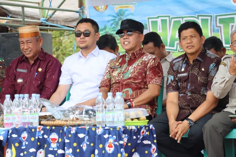Bupati Wajo Andi Rosman menghadiri peringatan Hari Tani Nasional sekaligus Pesta Panen yang digelar di Kelurahan Talotenreng, Kecamatan Sabbangparu, Kabupaten Wajo, Kamis, (24/9/2026)