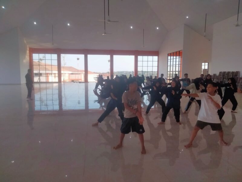 Padepokan Ranting 12 SRT 19 Wajo turut mengambil peran aktif dengan mendirikan Padepokan Pencak Silat Militer (PSM) Ranting SRT 19 12 Wajo, Jumat (25/9/2026)
