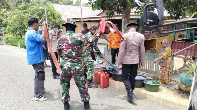 Kepedulian TNI terhadap masyarakat kembali diwujudkan melalui kegiatan penyaluran bantuan air bersih secara serentak di wilayah Kodim 1406/Wajo, Selasa (29/9/2026)
