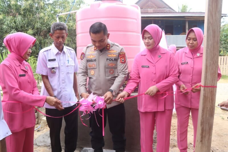 Polres Wajo bersama Bhayangkari meresmikan sumur bor air bersih yang diperuntukkan bagi masyarakat, Rabu (30/9/2026)