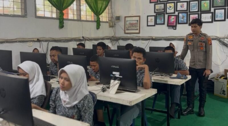 Kepolisian Resor (Polres) Wajo melaksanakan kegiatan Sosialisasi dan Edukasi Paham Artificial Intelligence (AI) kepada para siswa di SMAN 2 Wajo, Kecamatan Majauleng, Kabupaten Wajo, Rabu (9/9/2026)
