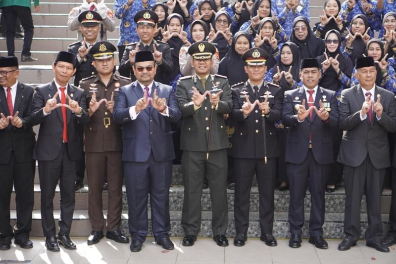 Komandan Kodim (Dandim) 1406/Wajo Letkol Inf Harianto, S.I.P., menghadiri Upacara Peringatan Hari Kesaktian Pancasila Tahun 2026 yang digelar di Lapangan Kantor Bupati Wajo, Jalan Rusa No. 17, Kelurahan Tempe, Kecamatan Tempe, Kabupaten Wajo, Kamis (1/10/2026)