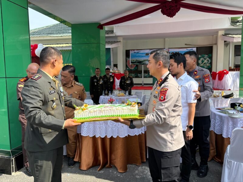Kapolres Wajo AKBP Douglas Mahendrajaya menghadiri syukuran dalam rangka memperingati Hari Ulang Tahun (HUT) ke-81 Tentara Nasional Indonesia (TNI) Tahun 2026