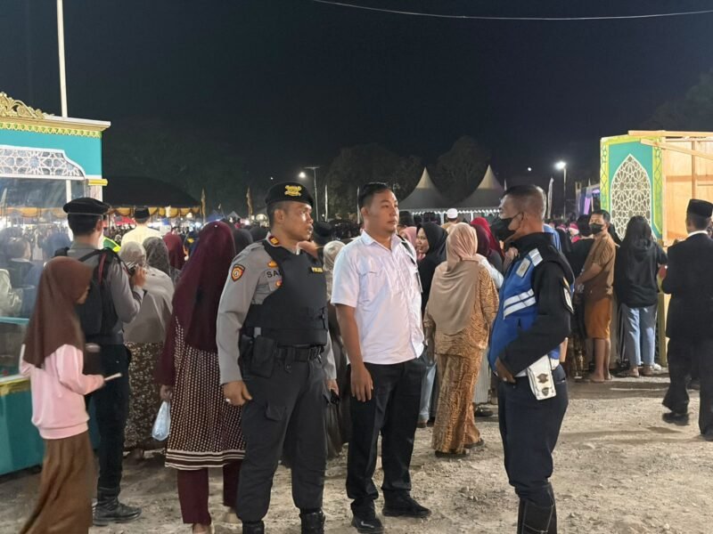 Satuan Samapta Polres Wajo melaksanakan pengamanan kegiatan pembukaan Musabaqah Tilawatil Qur’an (MTQ) ke-36 tingkat Kabupaten Wajo tahun 2026 yang berlangsung di Lapangan Batara Menge, Kecamatan Belawa, Kabupaten Wajo, Sabtu (10/10/2026) malam