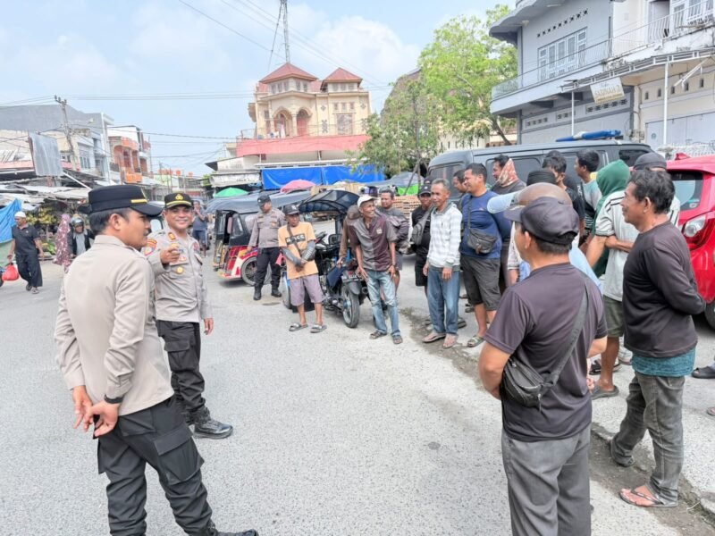 Satuan Pembinaan Masyarakat (Sat Binmas) Polres Wajo melaksanakan kegiatan Polisi Peduli Pengangguran di Pasar Mini, Kelurahan Sengkang, Kecamatan Tempe, Kabupaten Wajo, Kamis (15/10/2026)