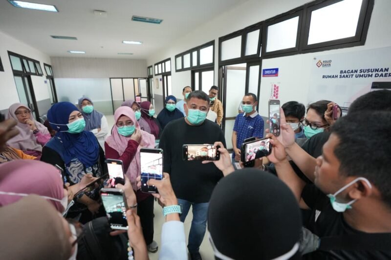Wali Kota Makassar, Munafri Arifuddin bersama Ketua TP PKK Kota Makassar, Melinda Aksa, Appi mengunjungi Rumah Sakit Umum Daerah (RSUD) Daya Makassar, Jumat (16/10/2026)