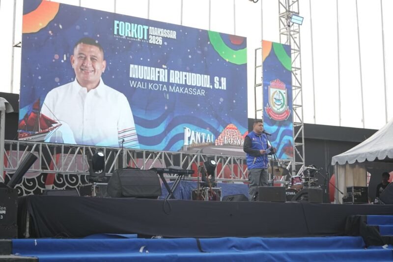 Wali Kota Makassar, Munafri Arifuddin, secara resmi membuka Festival Olahraga Kota (FORKOT) Makassar 2026 di Anjungan Pantai Losari, Sabtu (17/10/2026)