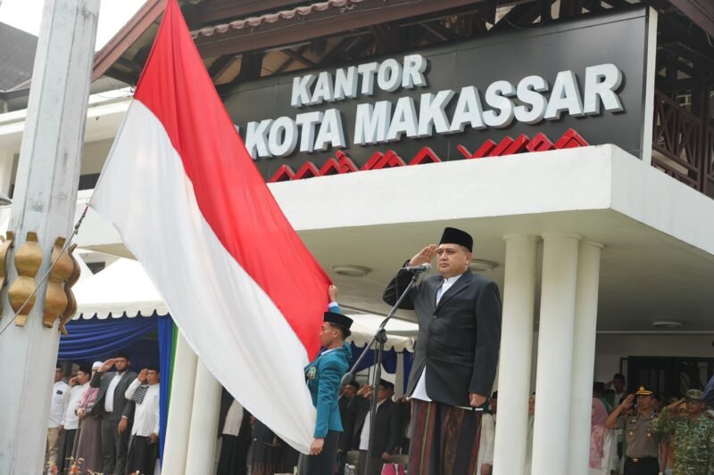 Wali Kota Makassar, Munafri Arifuddin, memimpin Upacara Peringatan Hari Santri Nasional (HSN) Tahun 2026 di Halaman Balai Kota Makassar, Jumat (23/10/2026)